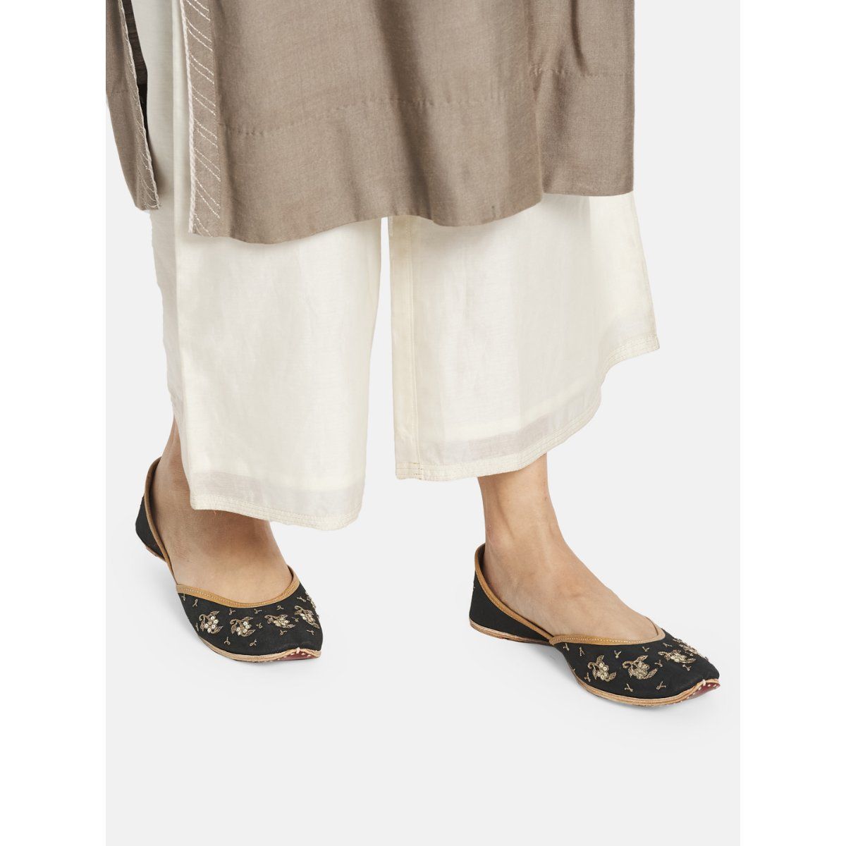 Fabindia Fashion Black Leather Hand Embroidered Jutti Buy Fabindia